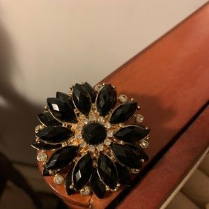 Beautiful Broach 🖤🌸🖤